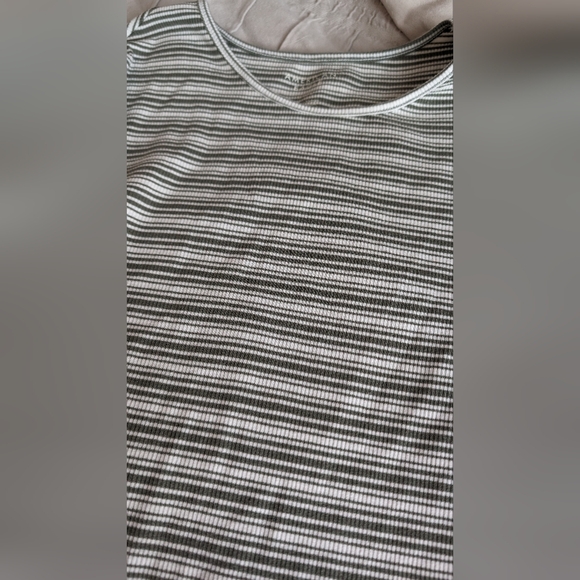 American eagle baby tee - Picture 2 of 2